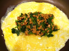 マヨ入ほうれん草納豆オムレツ