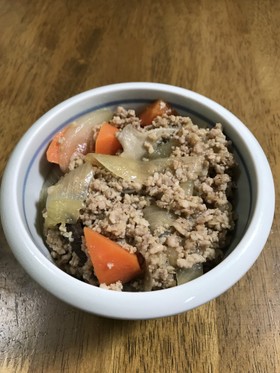 じゃがいもとひき肉の煮物