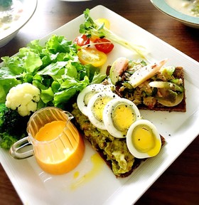 秋が旬の果物♡柿のドレッシング