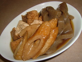 厚揚げと手綱こんにゃくの煮物
