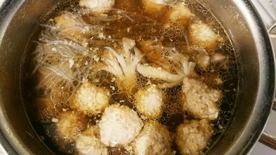 鶏団子の生姜スープの写真