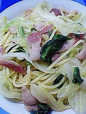キャベツとベーコンのピリ辛パスタ