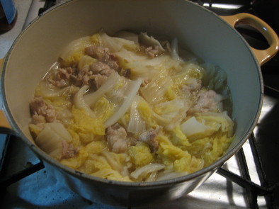 母の味の白菜と豚肉の煮込みの写真