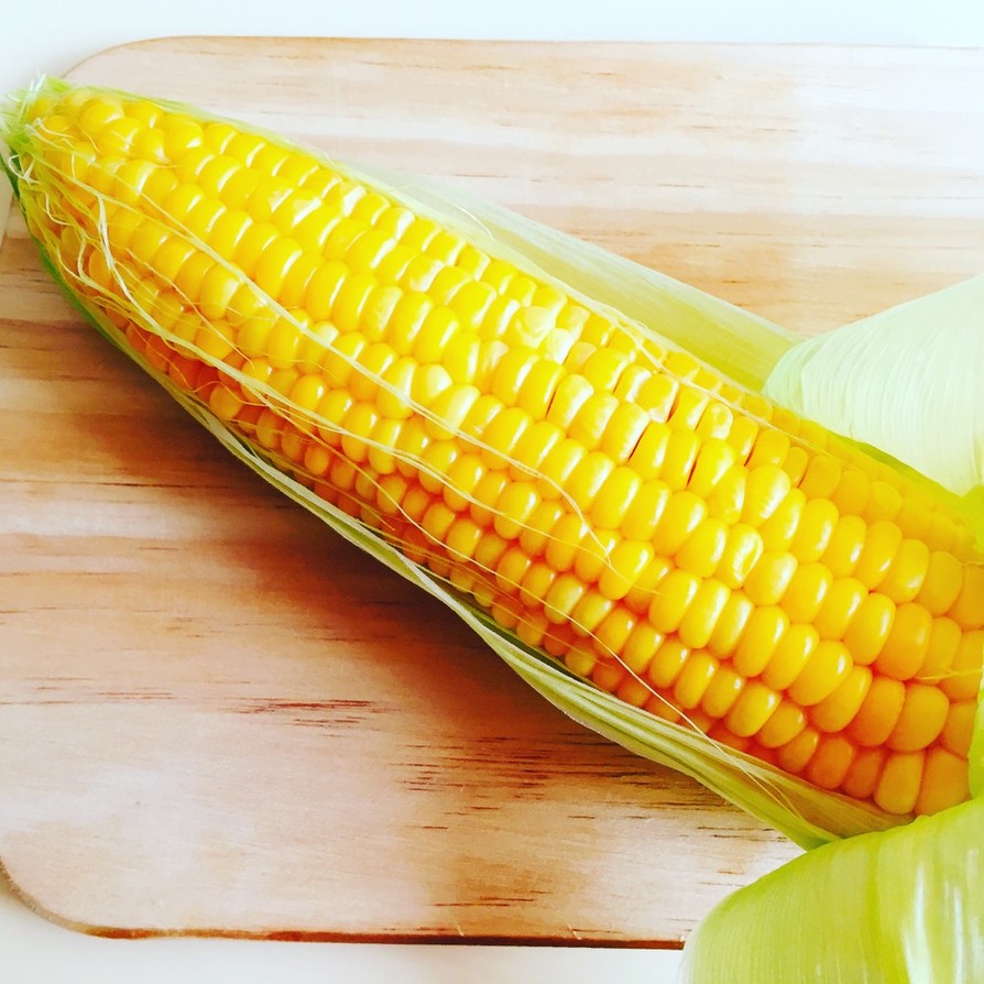 殻付きトウモロコシを電子レンジで加熱するレシピ