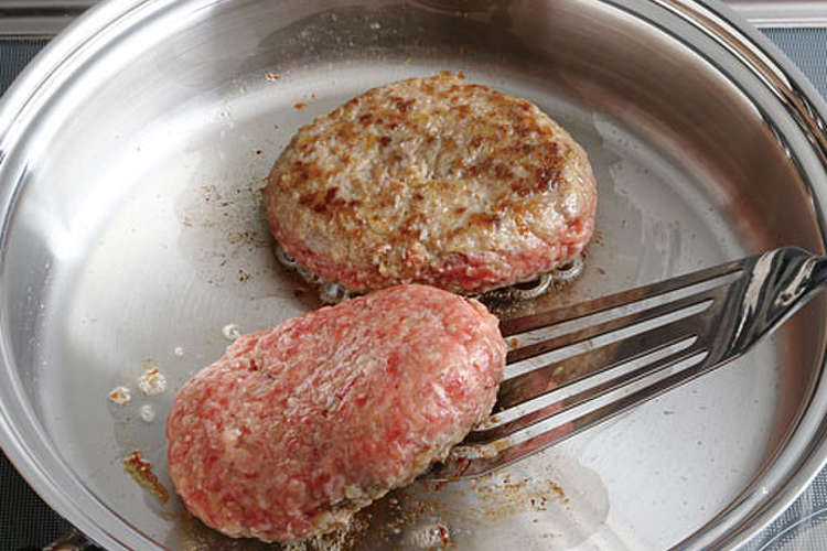 余分な油をつかわずハンバーグを焼く レシピ 作り方 By ビタクラフト クックパッド 簡単おいしいみんなのレシピが376万品