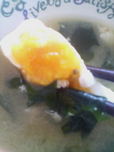 レンジで♪アツアツ半熟卵のお味噌汁の写真