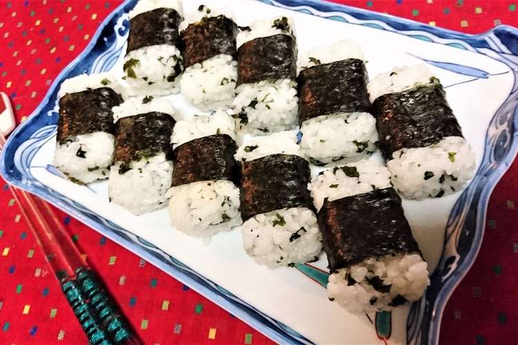 簡単 お弁当に ワカメご飯の俵おにぎり レシピ 作り方 By ｓ４ クックパッド