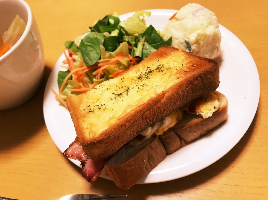 朝食に♡ベーコンエッグトーストの画像