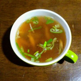 ぶなしめじとネギの醤油シャンタンスープ