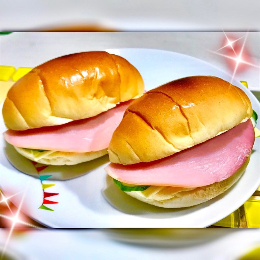 簡単朝食☆ロールパンでハムチーズサンドの画像