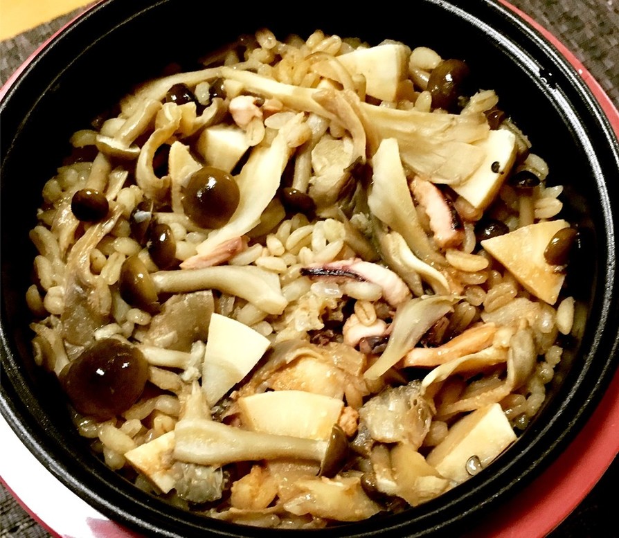 イカの塩辛とキノコの中華風炊き込みご飯の画像