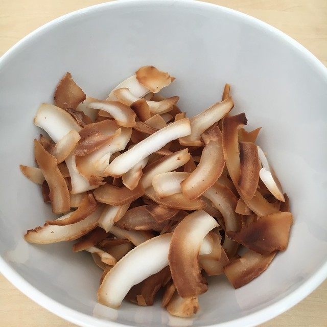 茶色いココナツで ココナツチップ レシピ 作り方 By Skiny555 クックパッド 簡単おいしいみんなのレシピが374万品