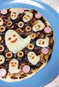 ハロウィン☆フライパンでおばけの黒いピザ