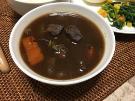 鹿モモ肉のワイン煮込み