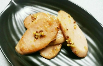 魚肉ソーセージのマスタード炒めの写真