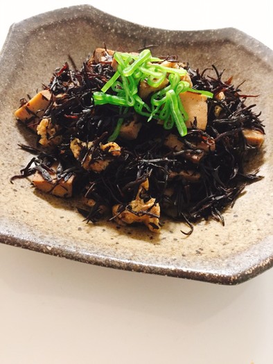 お弁当に♬ ひじきと高野豆腐の炒め煮の写真