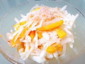 大根と柿と蟹缶の酢の物サラダ