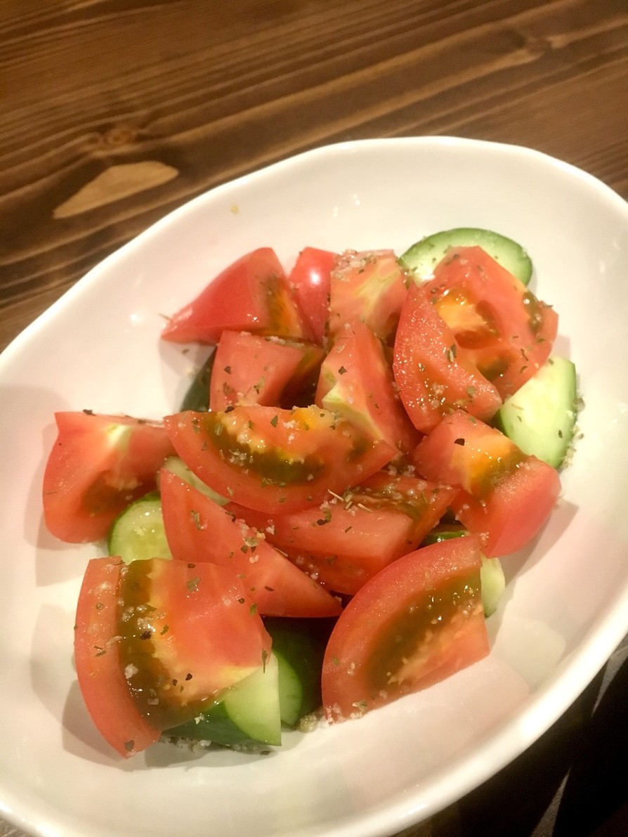 15秒で完成！トマトときゅうりのサラダの画像
