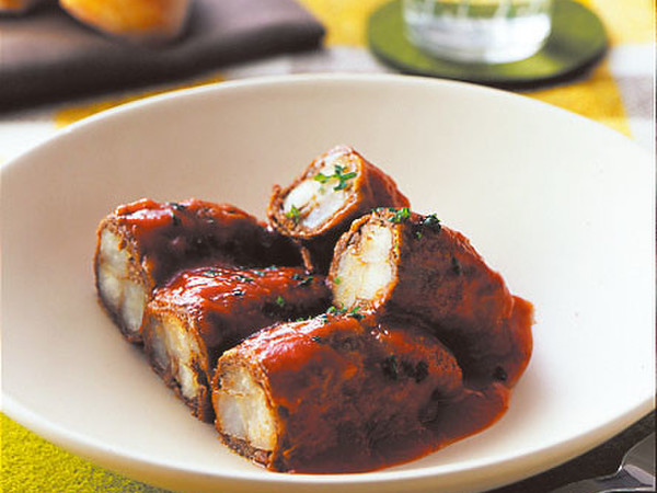 肉巻きポテトのトマト煮込み