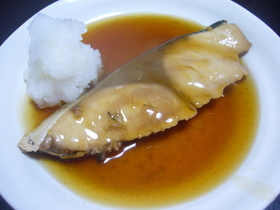 ブリの煮付けに大根おろしを添えて♡