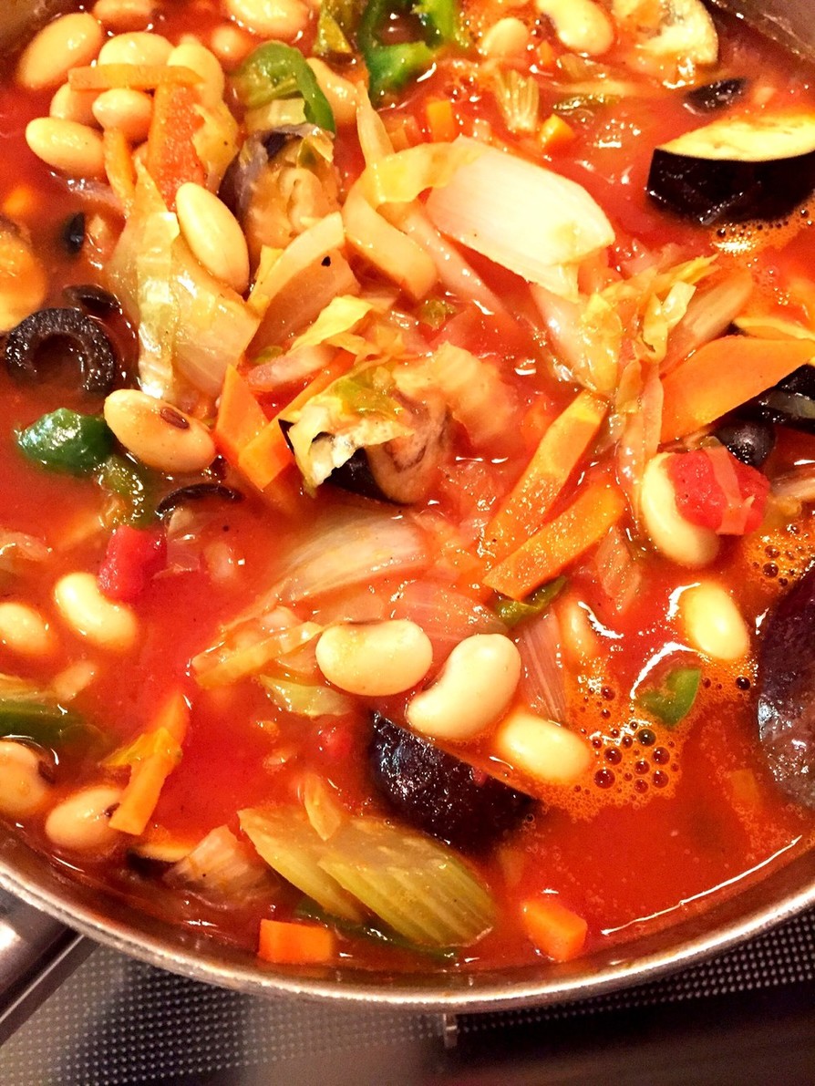野菜たくさん食べるトマトスープの画像