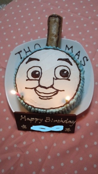 簡単トーマスお誕生日ケーキの写真