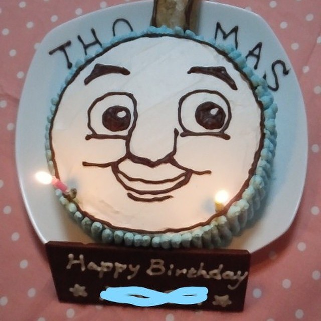 簡単トーマスお誕生日ケーキ レシピ 作り方 By もりたまごっち クックパッド 簡単おいしいみんなのレシピが355万品