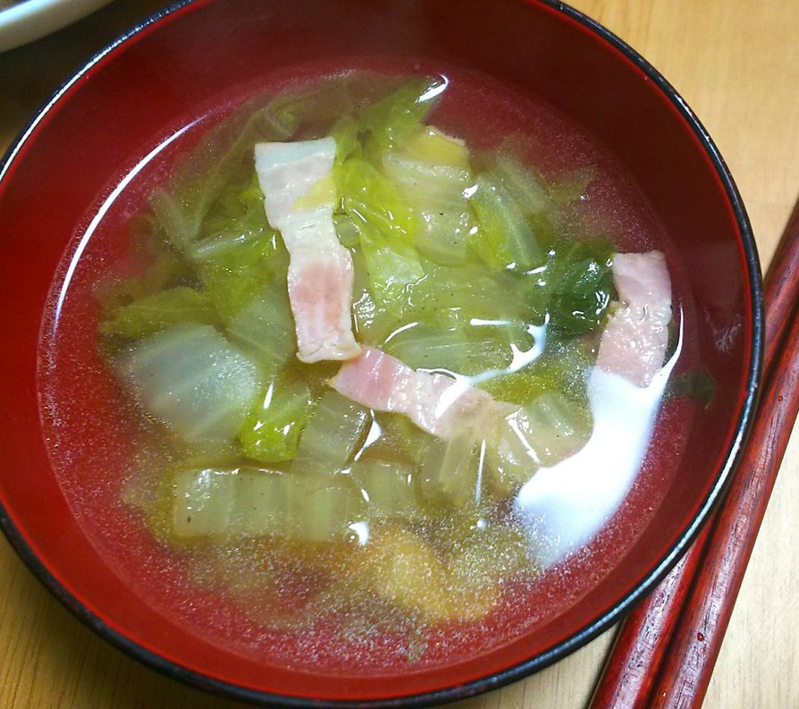 白菜とベーコンのスープの画像