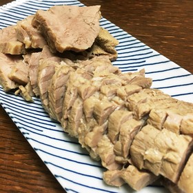 しっとり柔らかな茹で豚