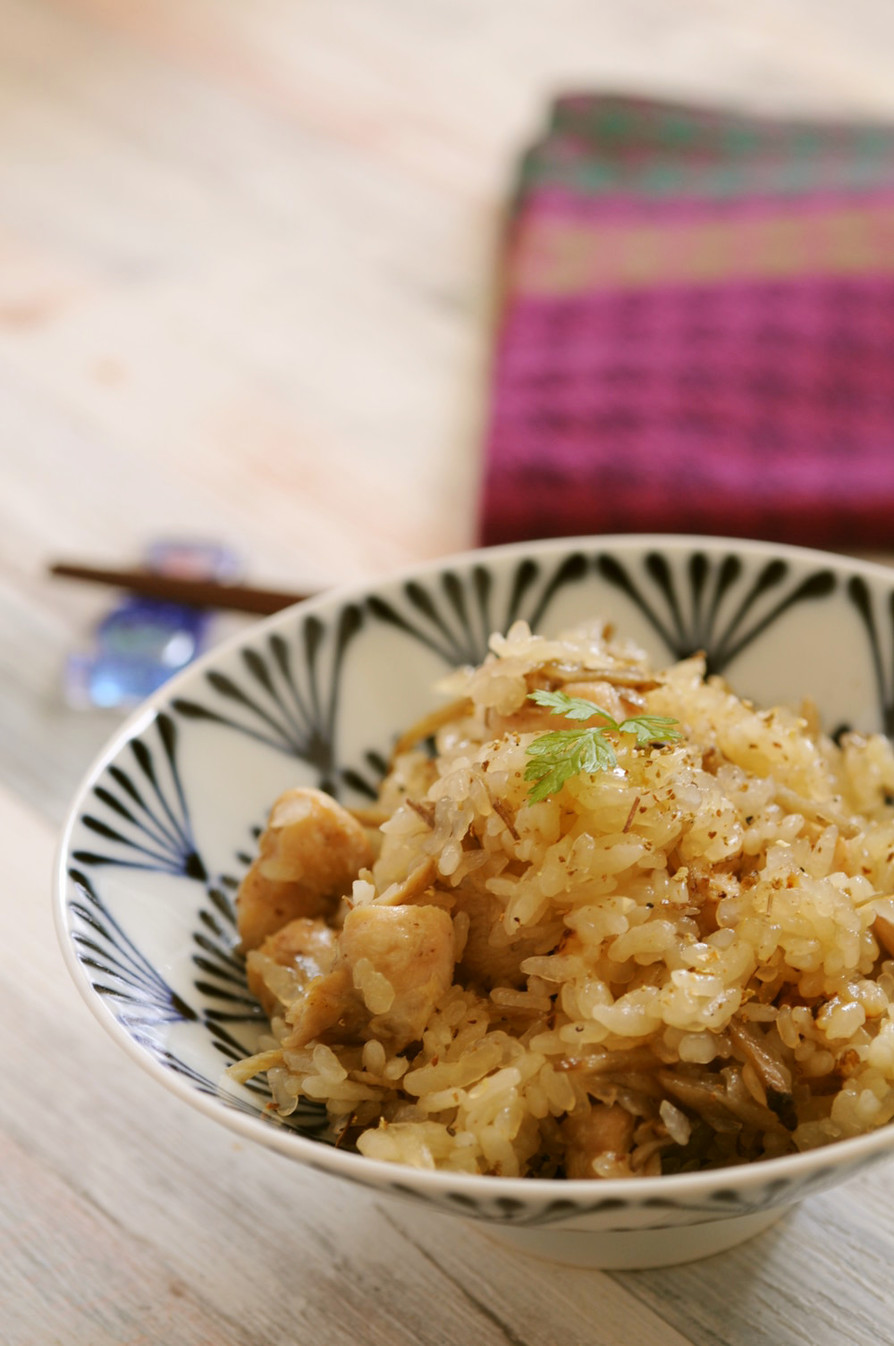 こんにゃく米で作る鶏ごぼうごはんの画像