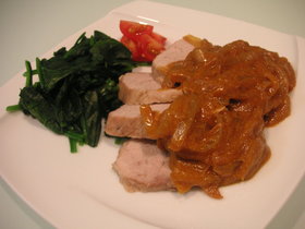 ゆで豚をりんごのマイルドカレーソースで♪