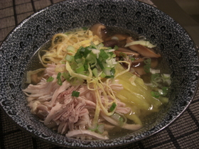 あっさり鶏茶漬け、鶏飯(けいはん)風。