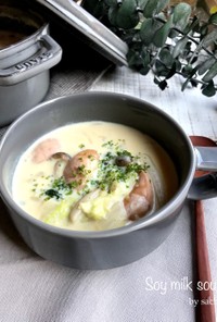 白菜とウインナーの豆乳スープ