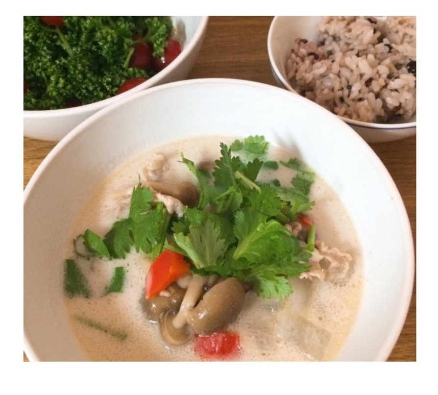 トムカーガイ（ココナッツチキンスープ）のレシピ