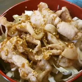 大人の豚バラ生姜焼き丼