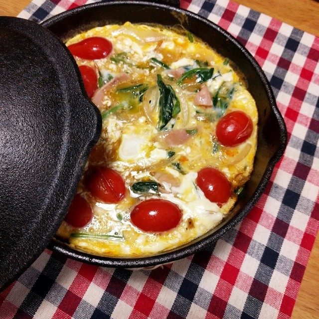 ほうれん草とトマトの オープンオムレツ レシピ 作り方 By Haumama クックパッド 簡単おいしいみんなのレシピが359万品