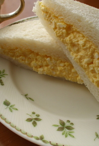 パン屋さんの贅沢卵サンド