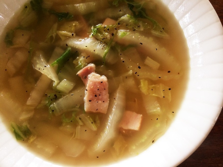 白菜消費に☆くたくた白菜のコンソメスープの画像