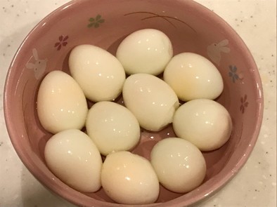つるんとむける、うずらの卵の、ゆで卵！の写真