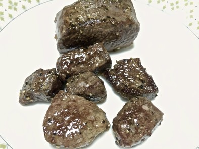 鹿モモ肉のサイコロステーキの写真