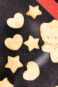 小麦粉なし☆材料3つ低糖質型抜きクッキー