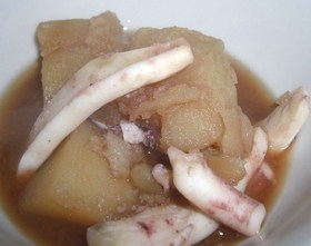 イカとじゃがいもの煮物
