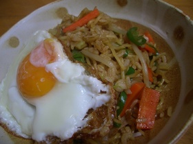 ★そば飯 On 目玉焼き★