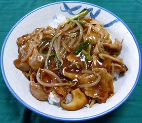 豚バラ肉ともやしの中華風あんかけ丼