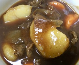 鹿スジ肉のとろけるシチュー