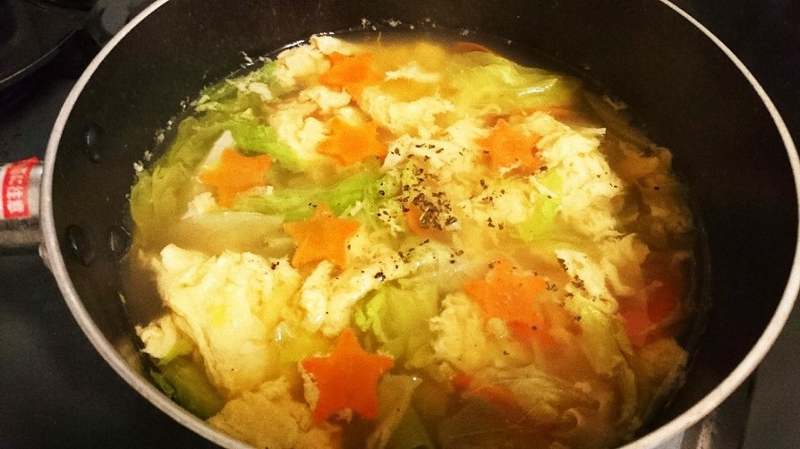 温かレタスのたまごスープ。の画像