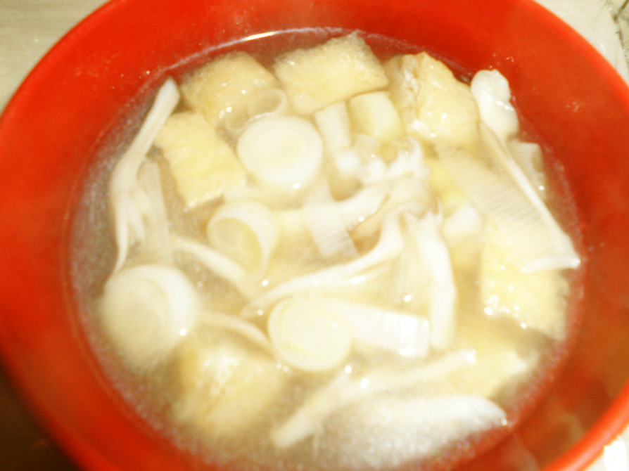 舞茸と葱とうす揚げの味噌汁の画像