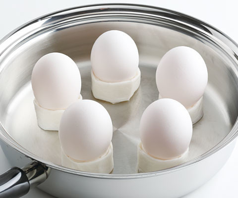 ステンレス鍋でゆで卵をつくるの画像