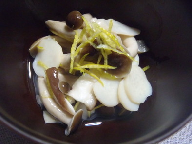 柚子風味の‥「キノコの甘酢漬け」の写真