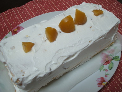 クリのスノウロールケーキの写真
